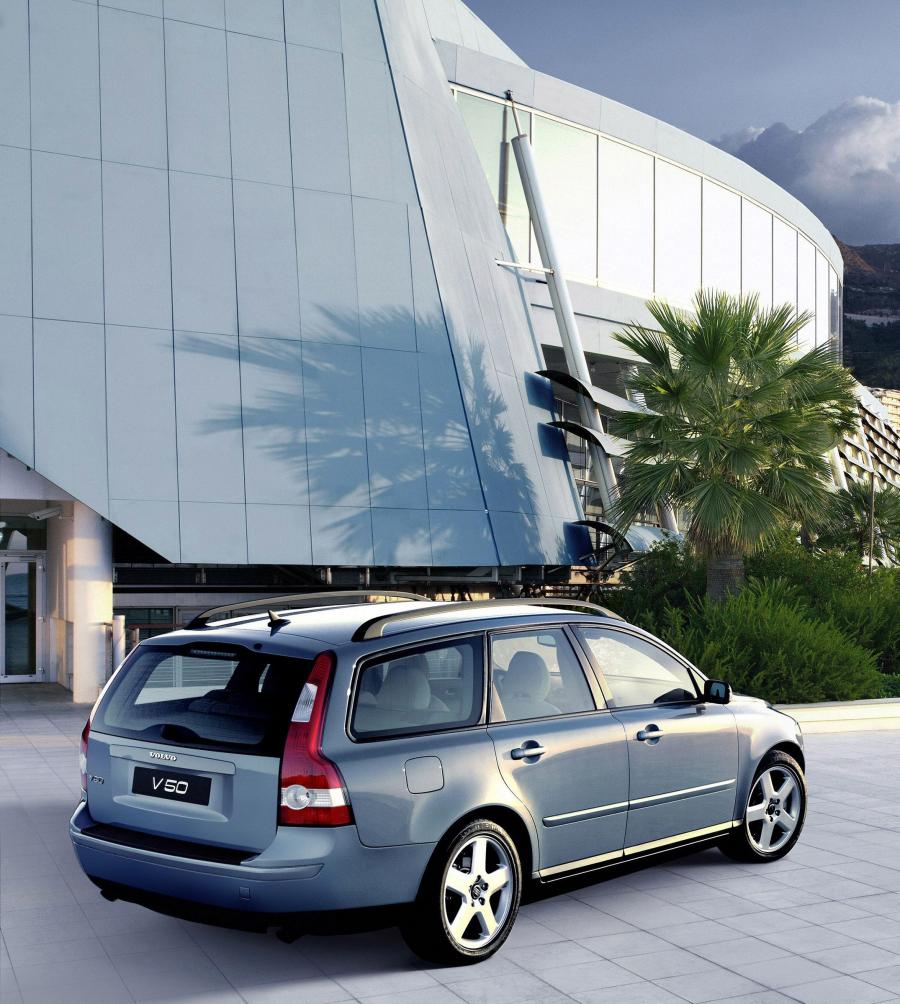  Volvo V50 2004 года  (фото 2 из 24)